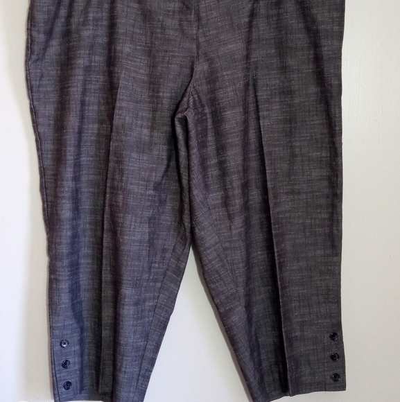 Woman cropped dressy Capri pants with button detail women size 22 NWT - Picture 2 of 10